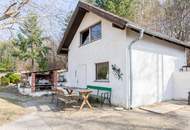 Landhaus in erhöhter Aussichtslage mit weitläufigem Grundstück im schönen Strassertal