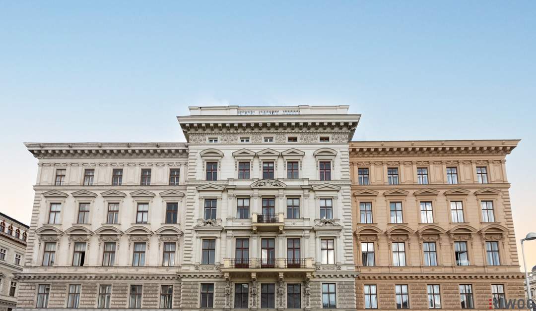 ALTBAUWOHNUNG IN ELEGANTEM HAUS / Blick auf Volkstheater und MQ / Sanierungsbedürftig