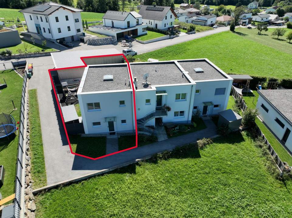 Eckreihenhaus mit Garten und Carport