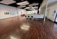 Edler Schauraum für PKW oder Motorradhandel inklusive Werkstatt und großer Lagerhalle