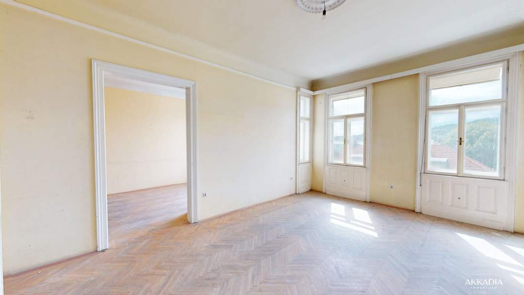 Stilvoller Altbau mit Potenzial und wunderschönem Gemeinschaftsgarten