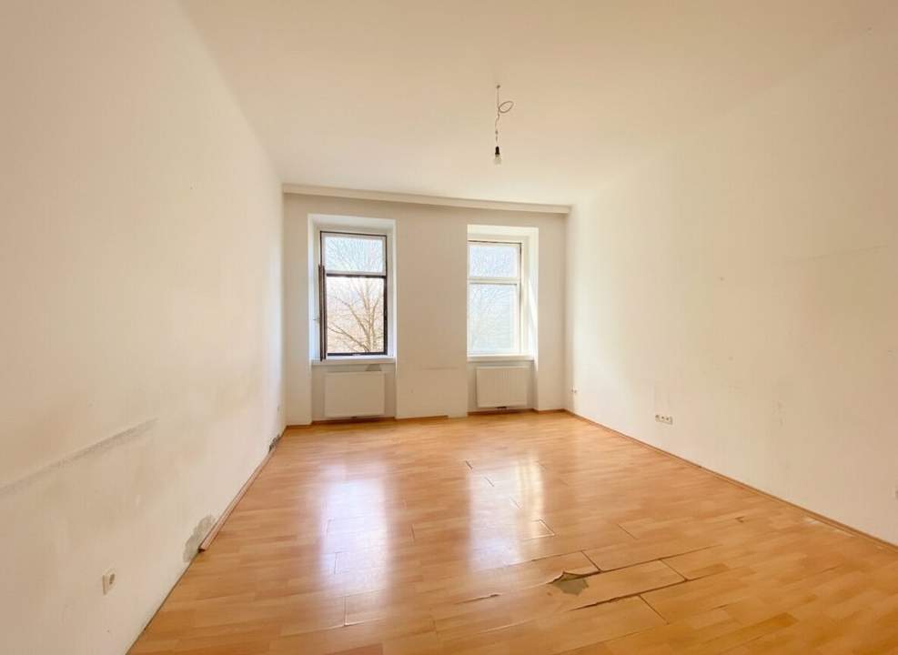 SONNIG und RUHIG! ALTBAU-WOHNUNG zu SANIEREN