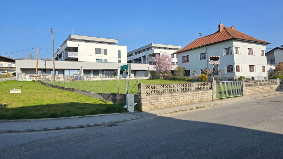 Zentrale Wohnlage – Großzügig bebaubares Grundstück mitten im Ort