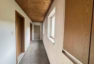 Sanierungsbedürftiges Mehrfamilienhaus mit großem Grundstück und hoher Bebauungsdichte