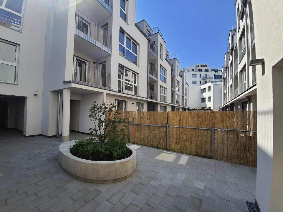 Helle 2-Zimmer-Dachgeschosswohnung mit großzügiger Terrasse in der Koloniestraße!