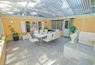 2241 Schönkirchen: Rarität! Traumhafte Wohlfühloase samt Schwimmhalle in bester Lage!