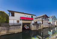 Ein ganz besonderer Platz am Bodensee – charmantes Bootshaus mit eigener Bootsgarage direkt am Wasser