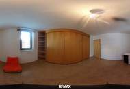 4 Zimmer Wohnung 97 m² mit kleinem Garten und Sichtglas Kaminofen