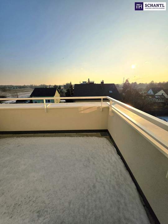 3 Zimmer. 3 Terrassen. Ein Zuhause! Genial - Lebens(t)raum Erfüller im Grünen - Klimaaktiv Bronze! Ab ins Dachgeschoss / Viel Lebensqualität! Wärmepumpe und Solaranlage + Naturnahe Gewässer ums Eck!