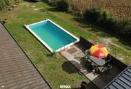 Wohntraum in Eggendorf: Familienhaus mit Pool, Weinkeller & Ausbaupotenzial