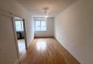 "2 Zimmer Wohnung am Friedrich Engels Platz"