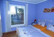 BUNGALOW INMITTEN DER VEGETATION IN RUHELAGE