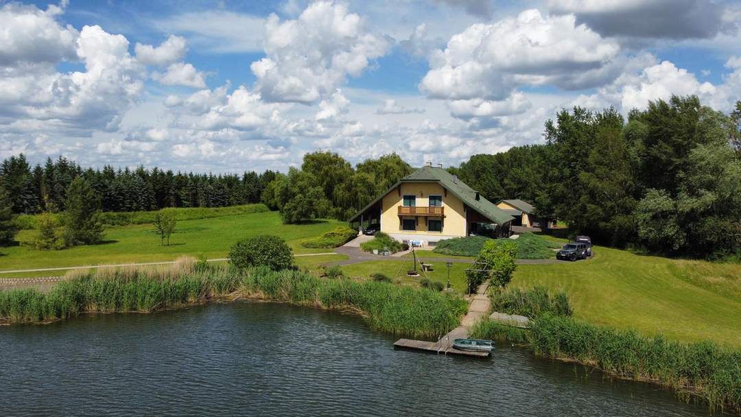 UNGARN ... "und am Ende der Straße steht ein Haus am SEE"