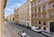 Zu Fuß zum Rochusmarkt & Donaukanal | Großzügiger Altbau mit ca. 3,60 m Raumhöhe | Separate Küche inkl. Küchenzeile | Hofseitiges Schlafzimmer mit Grünblick