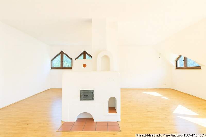 Ein Dachgeschoss wie kein anderes: Viel Raum, Gauben, Atmosphäre.