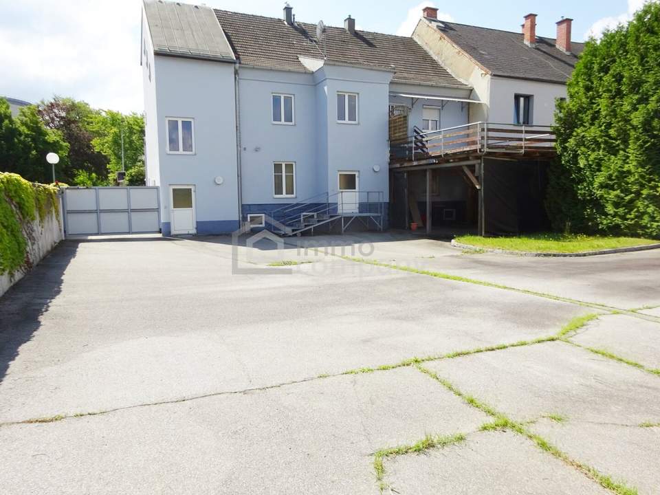 Großzügiges Stockhaus mit Innenhof, Carport, Garten mit Pool!!!