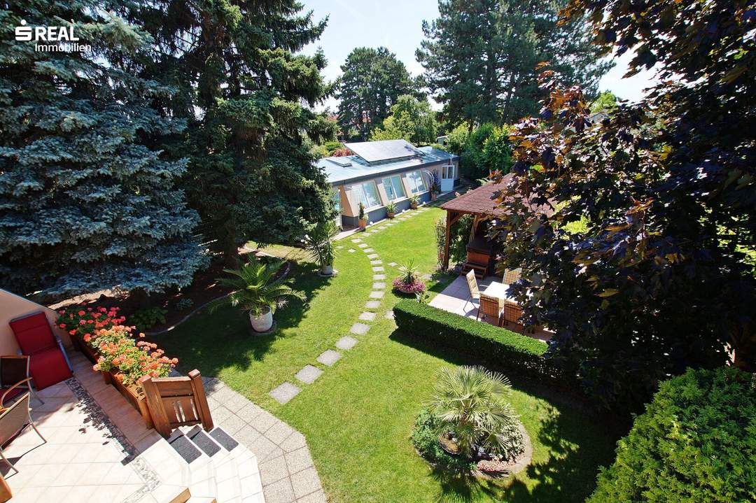 2241 Schönkirchen: Rarität! Traumhafte Wohlfühloase samt Schwimmhalle in bester Lage!