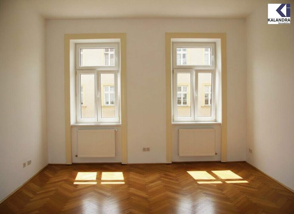 SCHÖNE RENOVIERTE ALTBAUWOHNUNG