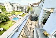 Traumhafte Dachgeschoss-Maisonette mit Schwimmbad und Terrasse mit exklusivem Poolblick + Garagenplatz + Neubau-Anlage mit eigenem Pool und Spielplatz