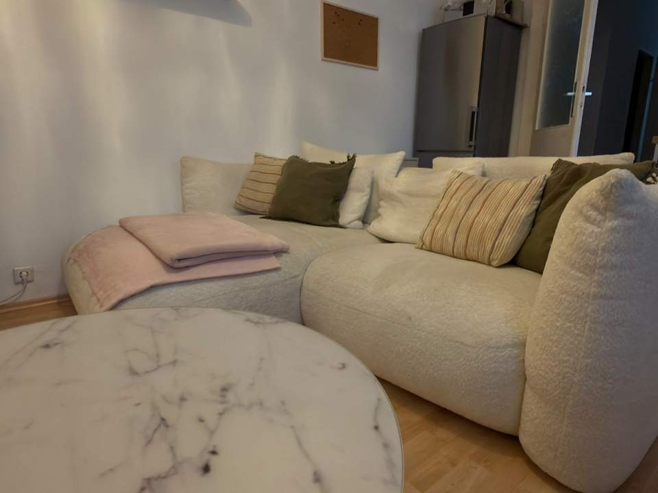 Ruhige, vollmöblierte 2-Zimmer-Altbauwohnung in Hoflage - nahe WU & Prater, Provisionsfrei