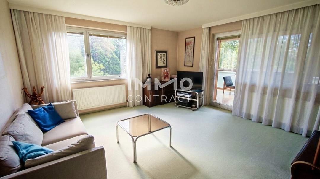 Charmante 3-Zimmer-Wohnung mit verglaster Loggia - groß, zentral, ruhig, mit Parkblick