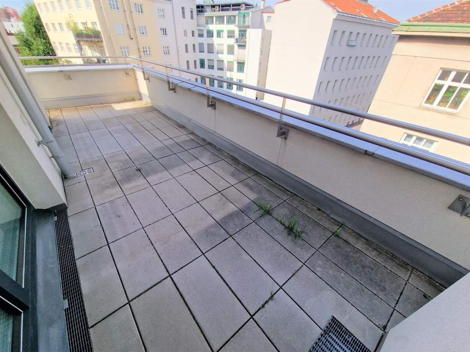 DG-Wohnung mit ECK-TERRASSE ++ tolle Infrastruktur ++ Grenze zum 5./6.Bezirk!