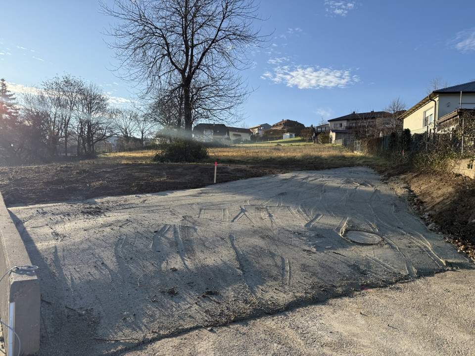 sonniger Baugrund mit Fernsicht zu verkaufen