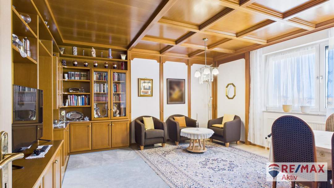 TOP ANGEBOT! 4 ZIMMER! GROSSE GEPFLEGTE WOHNUNG MIT LIFT