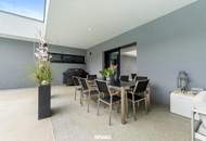 Beeindruckende Designer-Villa mit Pool und Poolhaus zum Soforteinzug!