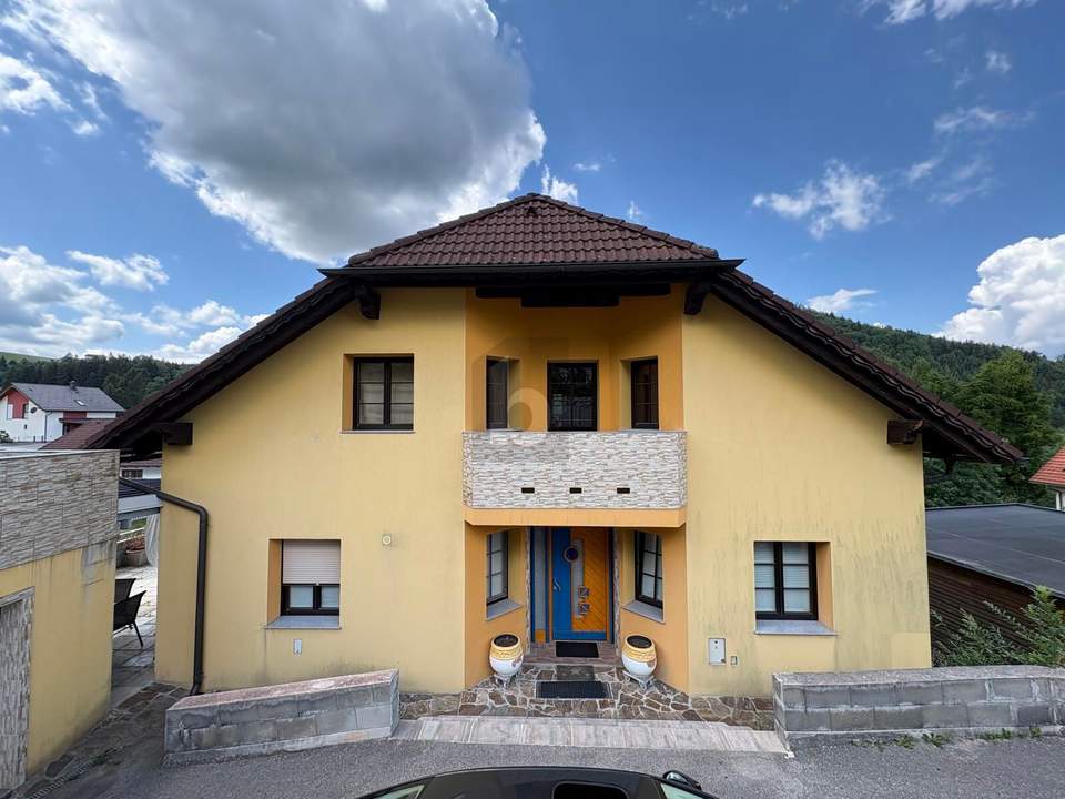 EINZIEHEN, WOHLFÜHLEN &amp; WEITERENTWICKELN ? GROßZÜGIGES FAMILIENPARADIES MIT TRAUMGARTEN, SAUNA UND AUSBAUPOTENZIAL IN SONNIGER AUSSICHTSLAGE