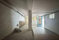 Praktischer Lagerraum mit Altbauflair und zwei Schaufenster zur Michaeligasse