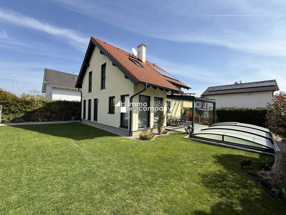 HOCHWERTIGES EINFAMILIENHAUS IN TOLLER LAGE - MIT POOL & EIGENGRUND