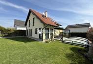 HOCHWERTIGES EINFAMILIENHAUS IN TOLLER LAGE - MIT POOL & EIGENGRUND