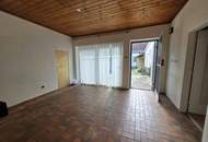Historische ehemalige Schmiede mit 2 Wohneinheiten, Innenhof, Garage & vielseitigen Nebenflächen in Retz
