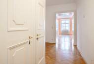 WIENER KLASSIK IM GÖTTWEIGERHOF: Topsanierte Altbauwohnung mit prachtvollem 70 m² großen Wohnsalon