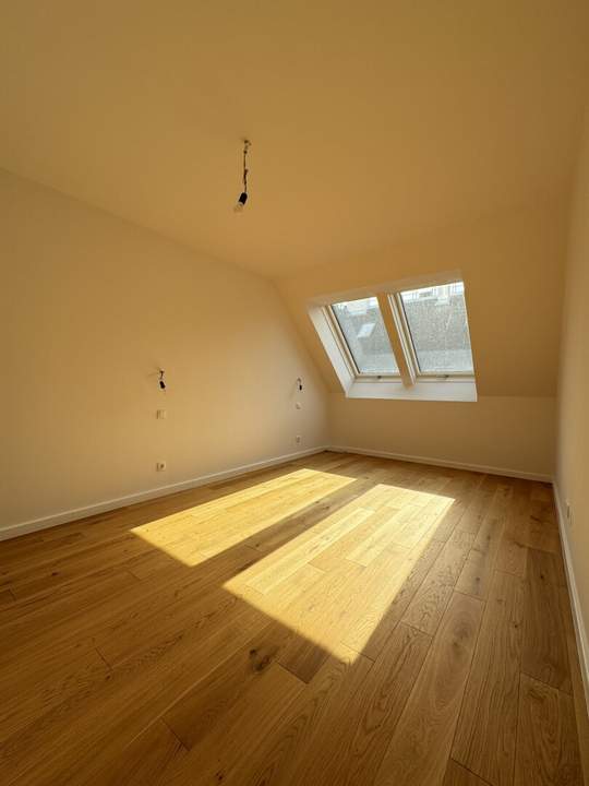 Erstbezug im Dachgeschoss: Moderne 3-Zimmer-Wohnung mit Loggia in Ruhelage des 15. Bezirks
