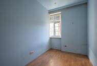 ++NEU++ Ruhige 2-Zimmer Altbau-Wohnung mit getrennter Küche, viel Umbau-Potenzial!