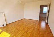 INNSTRASSE, FERNBLICK, unbefristete 97 m2 Dachgeschoß-Maisonette mit Loggia, 2 Zimmer, Komplettküche, Wannenbad, Parketten, gefördert