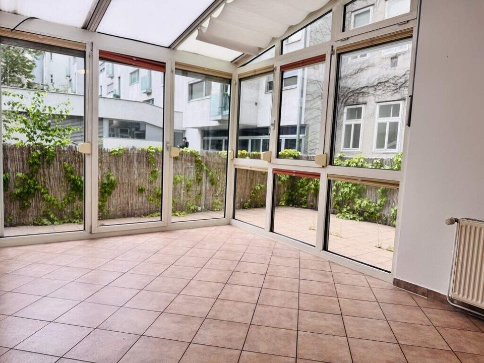 Charmantes Altbaubüro mit Wintergarten und Terrasse! Mietdauer unbefristet!