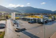 Autohaus mit Werkstatt und befestigten Ausstellungsflächen in Langenwang