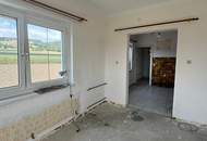 Sanierungsbedürftiges, großzügiges Zweifamilienhaus am ruhigen Ortsrand von Friedberg!