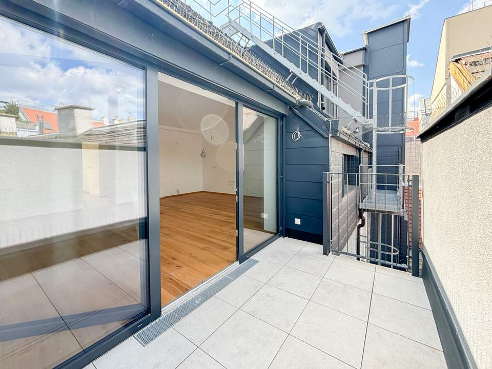 Hochwertig ausgestattete Dachgeschoßwohnung mit Terrasse und Fernblick Nähe Mariahilferstraße