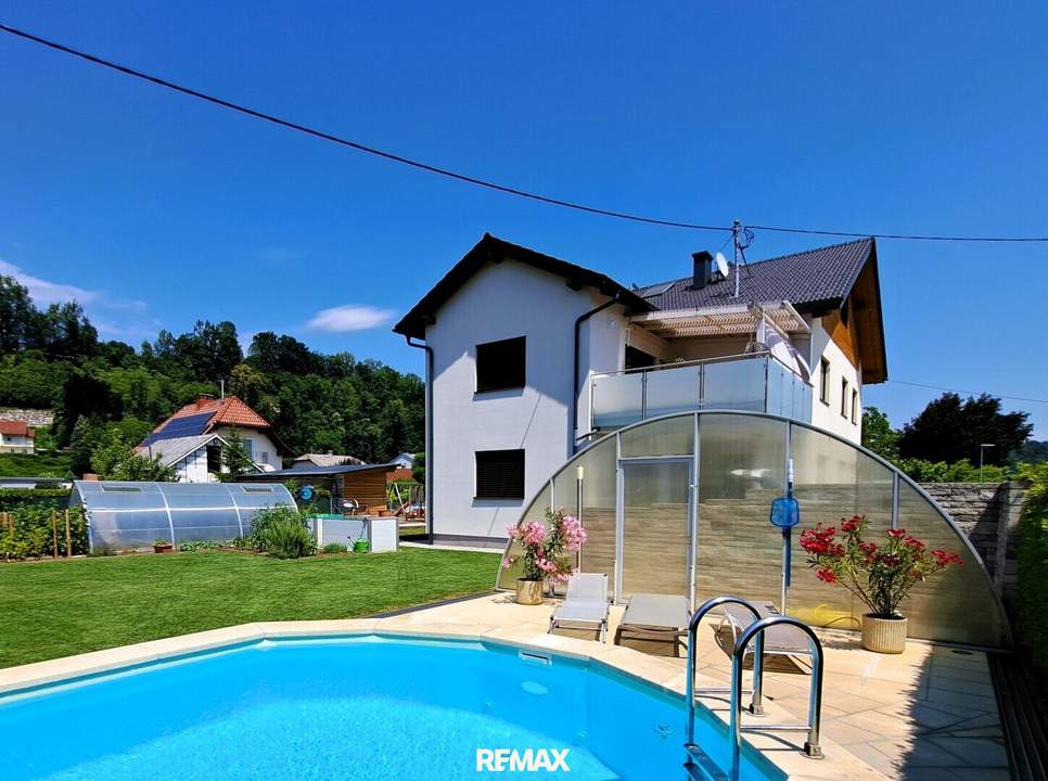Zweifamilienhaus mit Pool -Wohnjuwel mit 2 Wohnungen (ca. 290 m² Wfl.), 2 Terrassen, Gartenareal mit Pool &amp; Poolhaus - Neuzeug