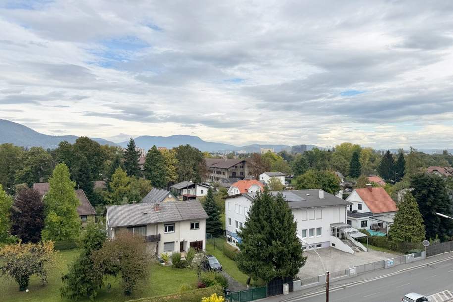 Wohnen über den Dächern von Graz: Sonnige Wohnung mit Balkon, Parkplatz und Lift, Wohnung-kauf, 169.000,€, 8052 Graz(Stadt)
