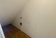 **ZENTRALE DACHGESCHOSSWOHNUNG INKL. TERRASSE**INNENHOFLAGE**2 ZIMMER**EINBAUKÜCHE**Ecke Naschmarkt