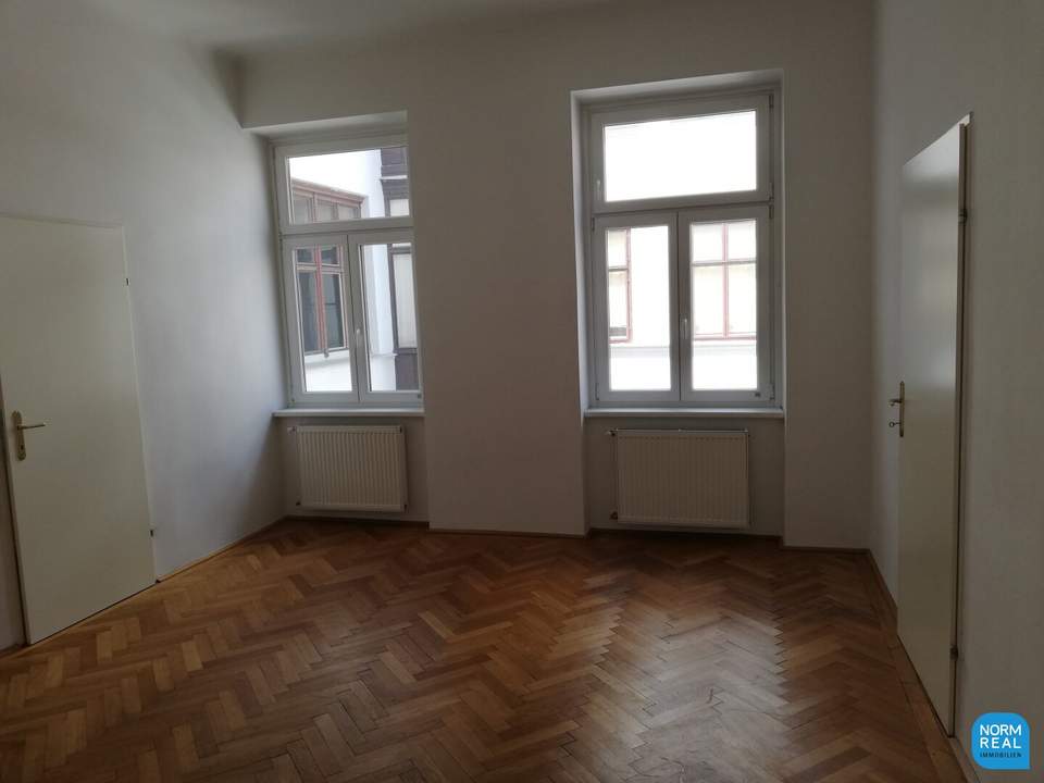 2 Zimmerwohnung Altbau mit Balkon