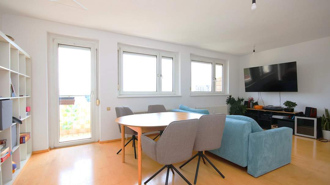 Citynah: Sonnige 3-Zimmer-Wohnung mit Loggia &amp; Top-Anbindung