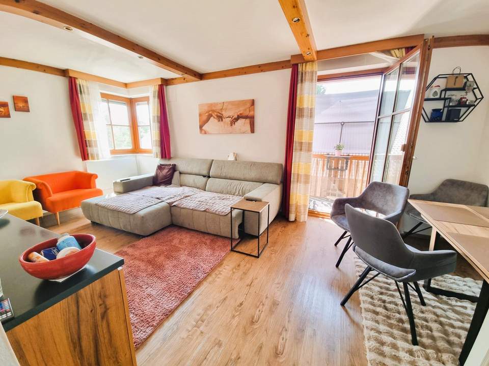 Sonnige 3-Zimmer-Dachgeschoß-Wohnung mit Balkon, Tiefgarage und bester Lage in Obertrum