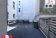 *Tolle Lage am Augarten* Sanierungsbedürftige Altbau-Erdgeschosswohnung