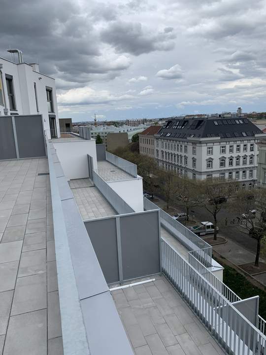 SKYLINEBLICK - MAISONETT DACHGESCHOSSWOHNUNG MIT TERRASSE UND LOGGIA - NÄHE U3